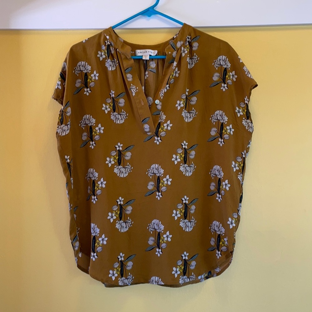 Amour Vert Medium silk popover blouse VGUC